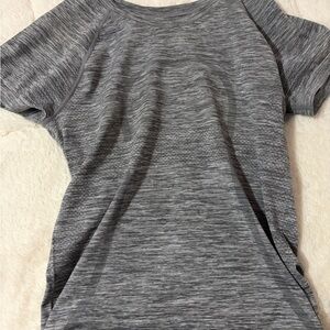 lululemon athletica Heathered Gray Short Sleeve Top